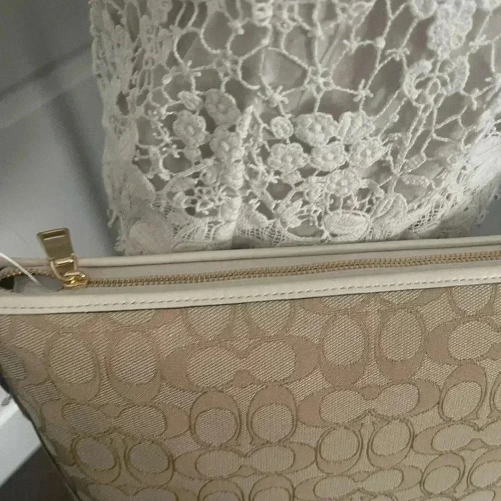 [•COACH•] small dufflette in signature jacquard - Picture 3 of 6